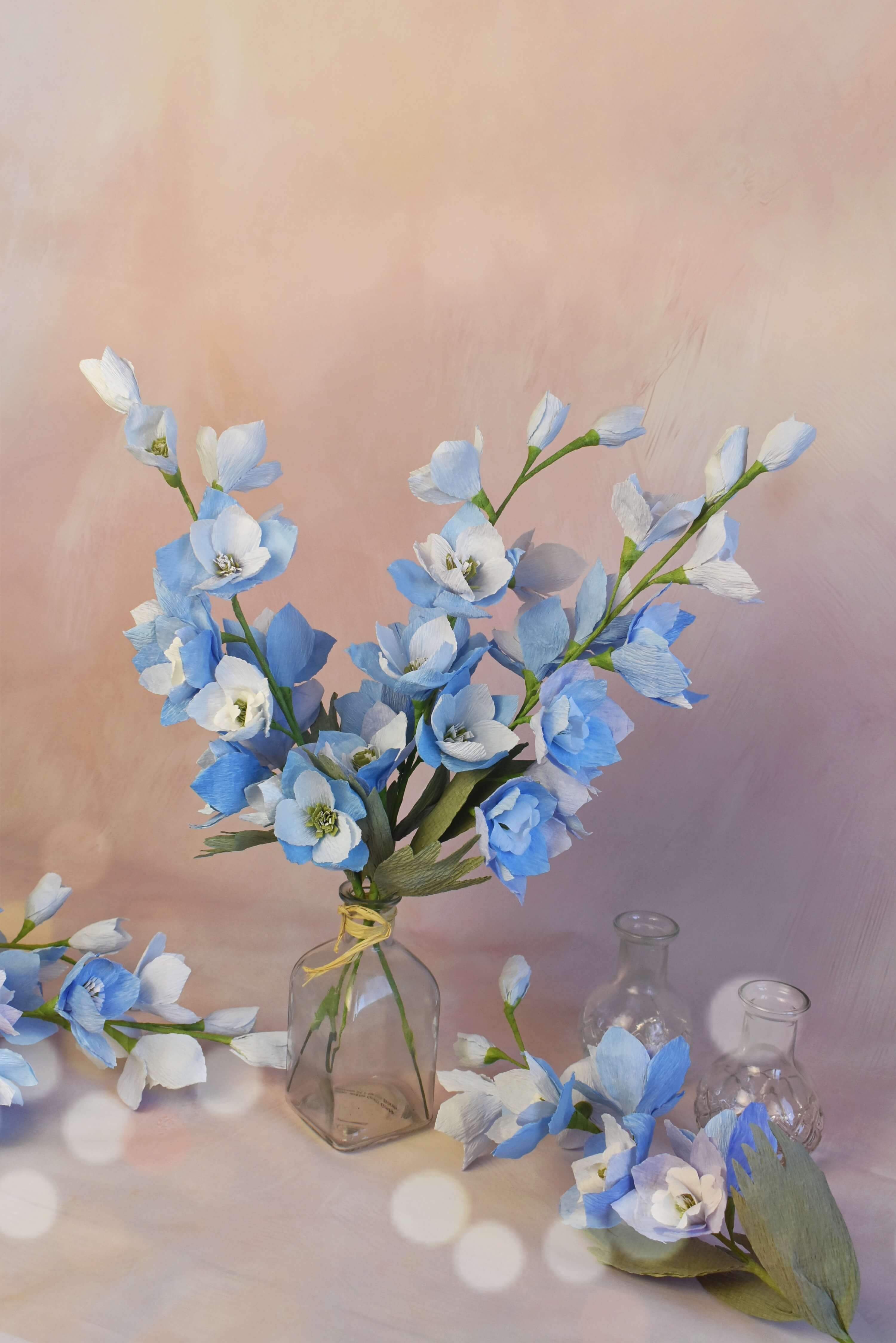 Delphinium od krep papira