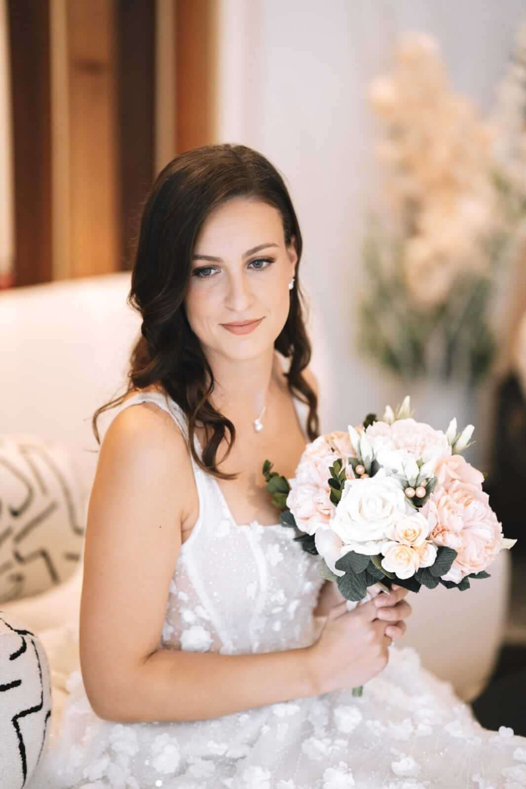 Mladenka Lucija s buketom